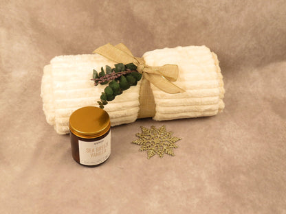 Cozy Gift Box with Chocolate Bar and Vanilla Candle - Gifterria - Gift Box