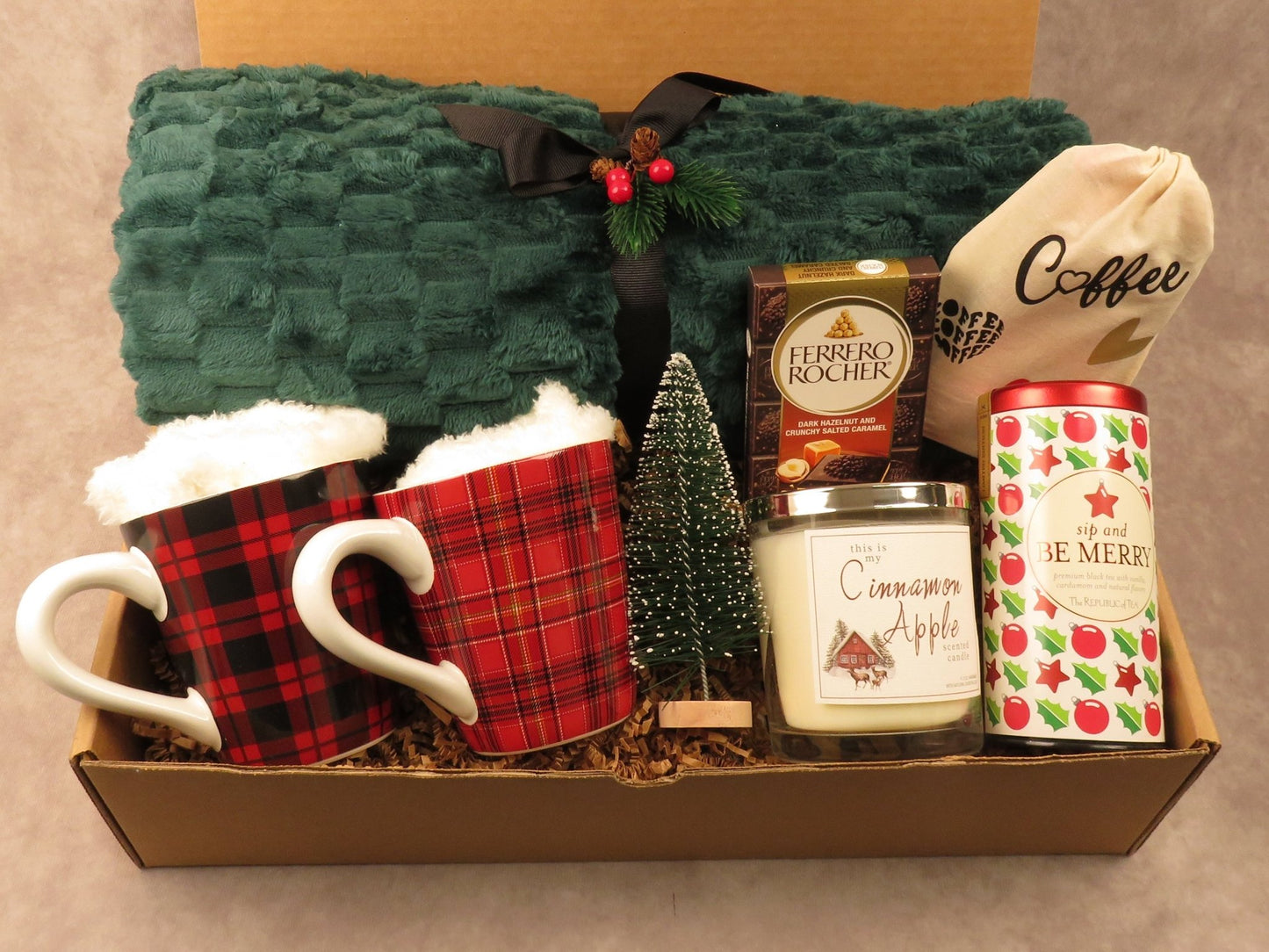 Holiday Cozy Gift Box - Christmas Gift Set for Her - Gifterria - 