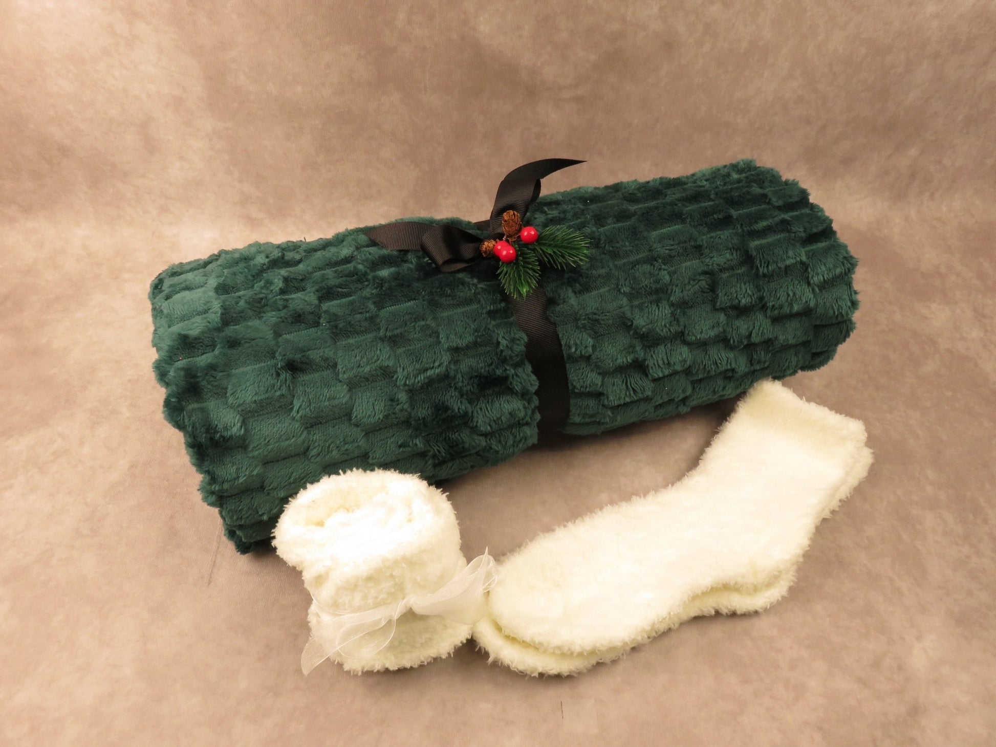 Holiday Cozy Gift Box - Christmas Gift Set for Her - Gifterria - 