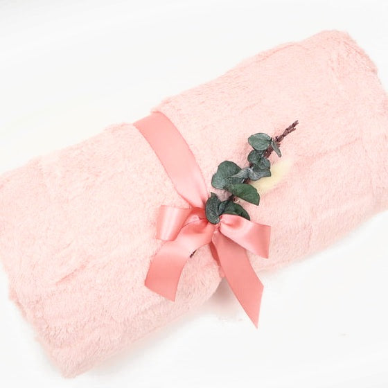 New Mom Gift Box in Pink with a Plush Throw and Coffee - Gifterria US - Gift Box