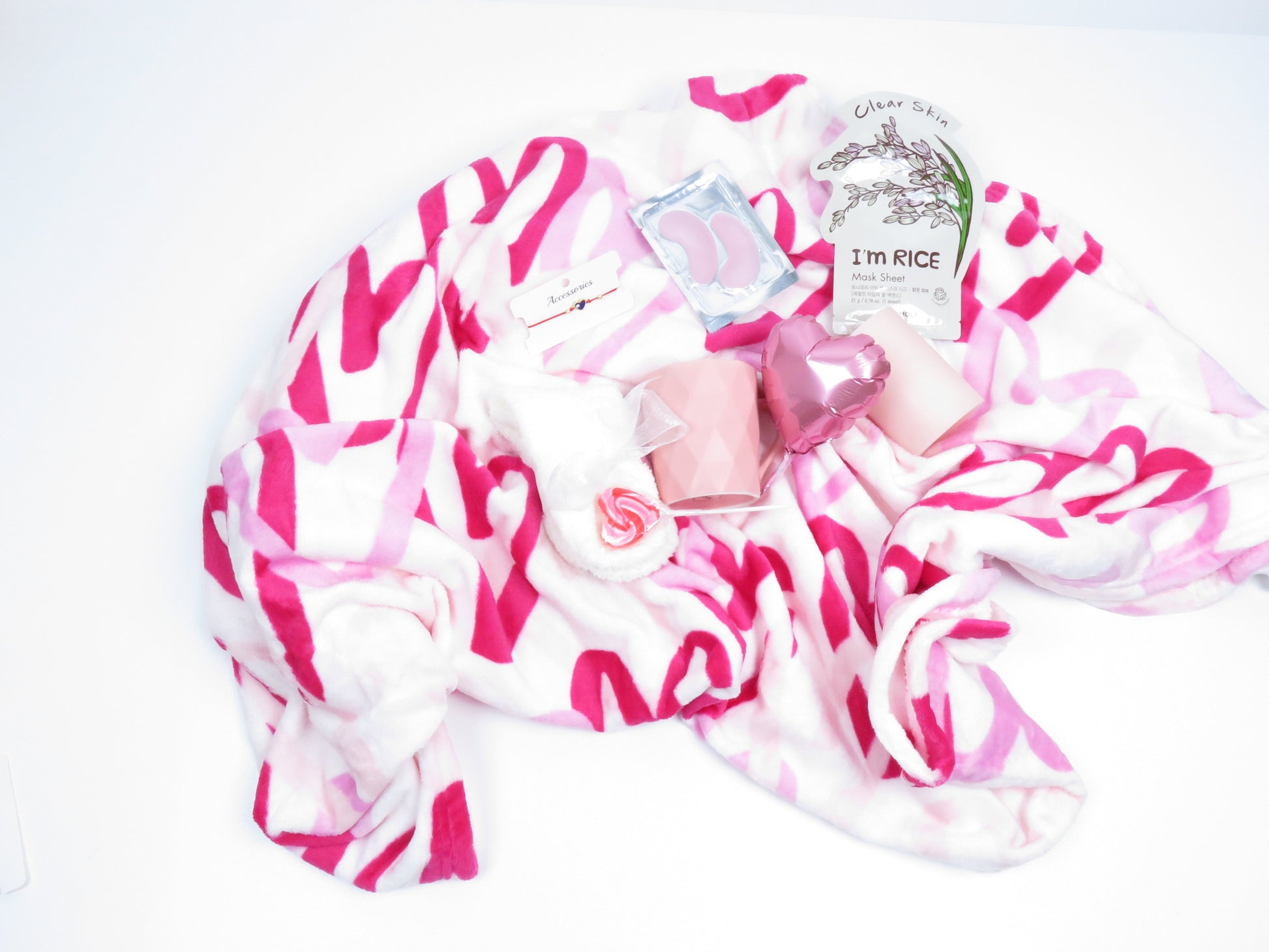 Romantic Gift Set with Cozy Blanket and Sweet Treats - Gifterria US - Gift Sets